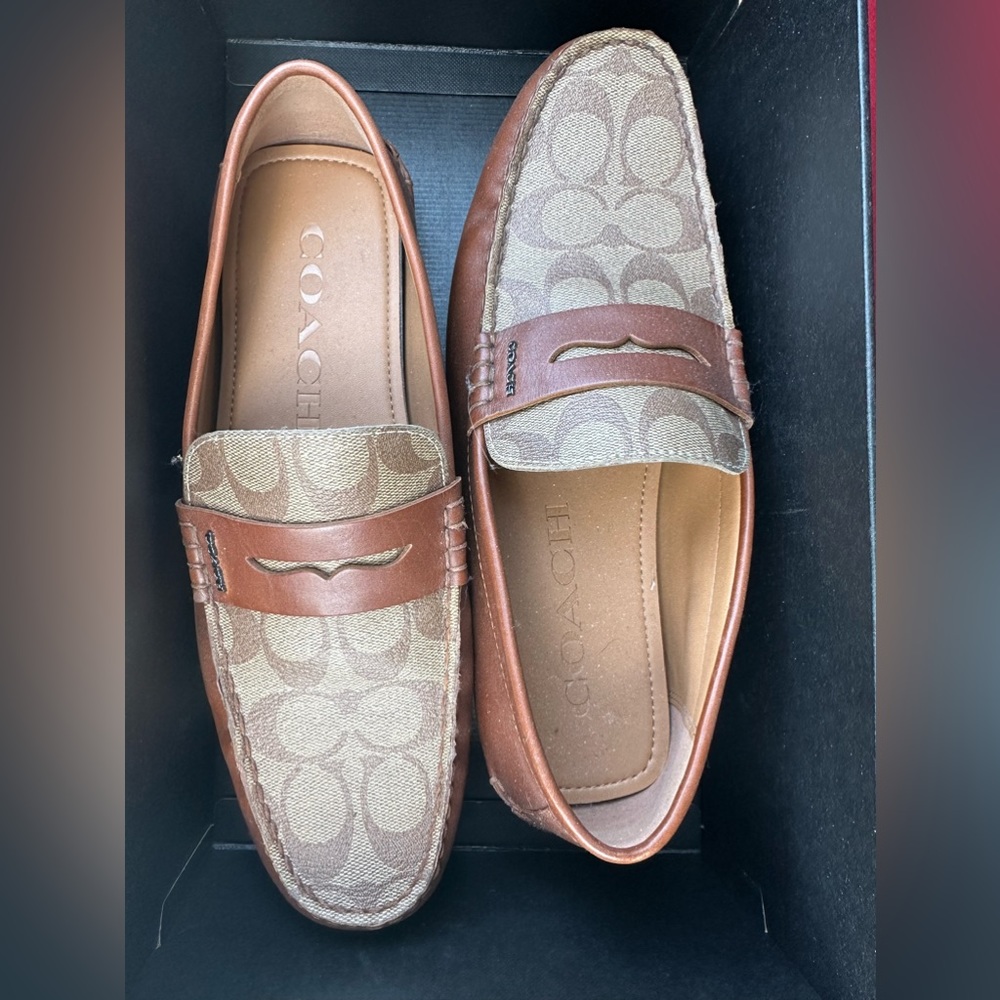 COACH Logo Men’s size 42 (9) Tan color Pair of shoes.